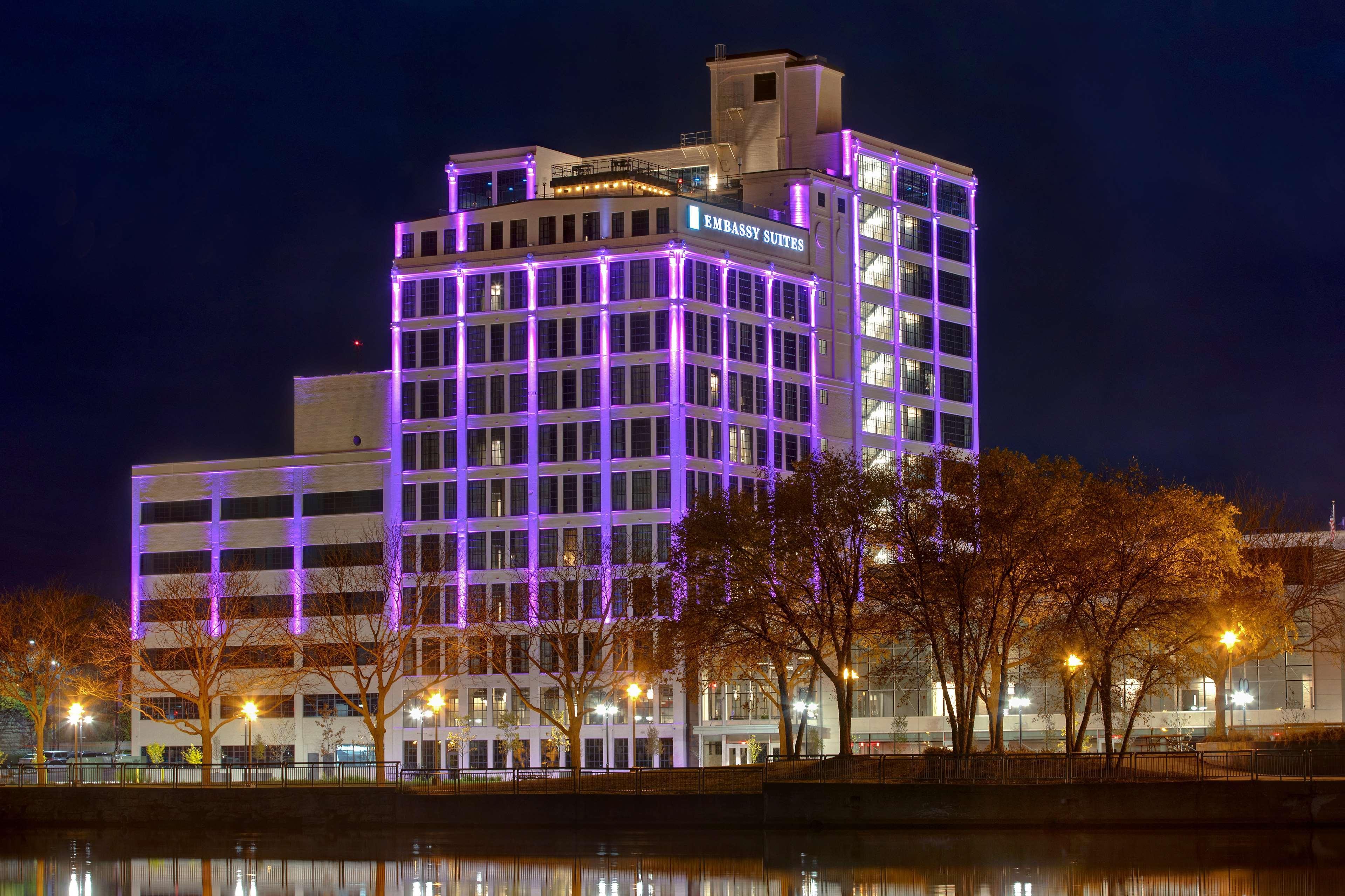 Embassy Suites By Hilton Rockford Riverfront Exterior photo